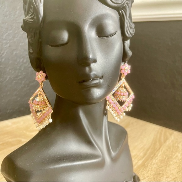 Elegant Lavender Pink and Gold Dangle Earrings - Picture 3 of 5
